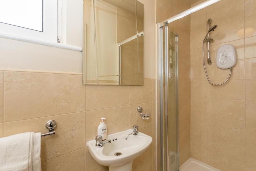 Town Square Townhouse - Best Location In Galway Zewnętrze zdjęcie