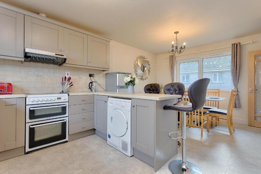 Town Square Townhouse - Best Location In Galway Zewnętrze zdjęcie