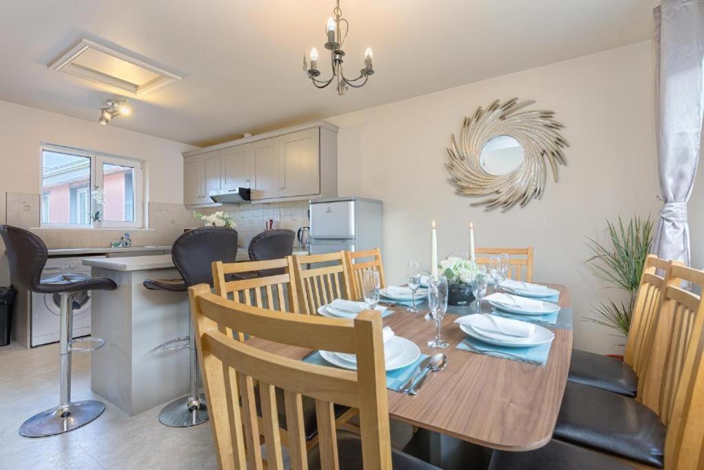 Town Square Townhouse - Best Location In Galway Zewnętrze zdjęcie