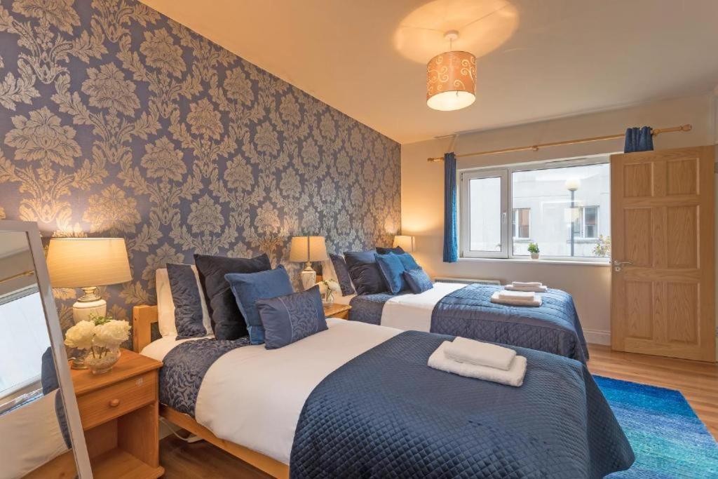 Town Square Townhouse - Best Location In Galway Zewnętrze zdjęcie